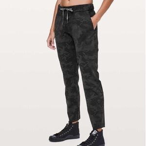 LULULEMON Incognito Camo On The Fly *28" Mid Rise Full-On Luxtreme‎ Pants Size 2
